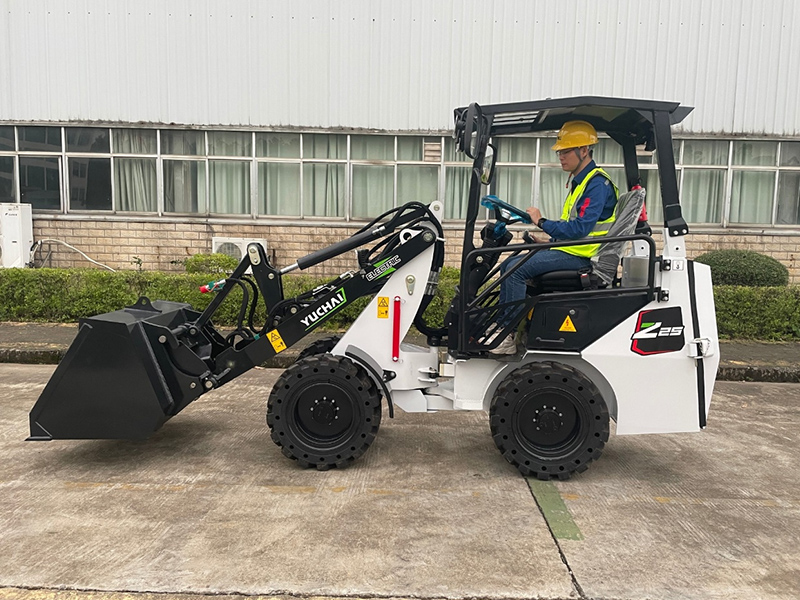 Yuchai Heavy Industry successfully unveiled its new product, the Z25 fully electric wheeled loader