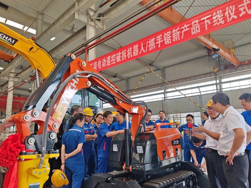 Yuchai Heavy Industry's new electric remote-controlled demolition robot and gripping saw products have successfully gone offline